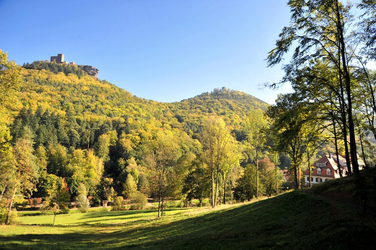 Villa Waldfrieden - Design Trifft Budget Annweiler am Trifels Esterno foto